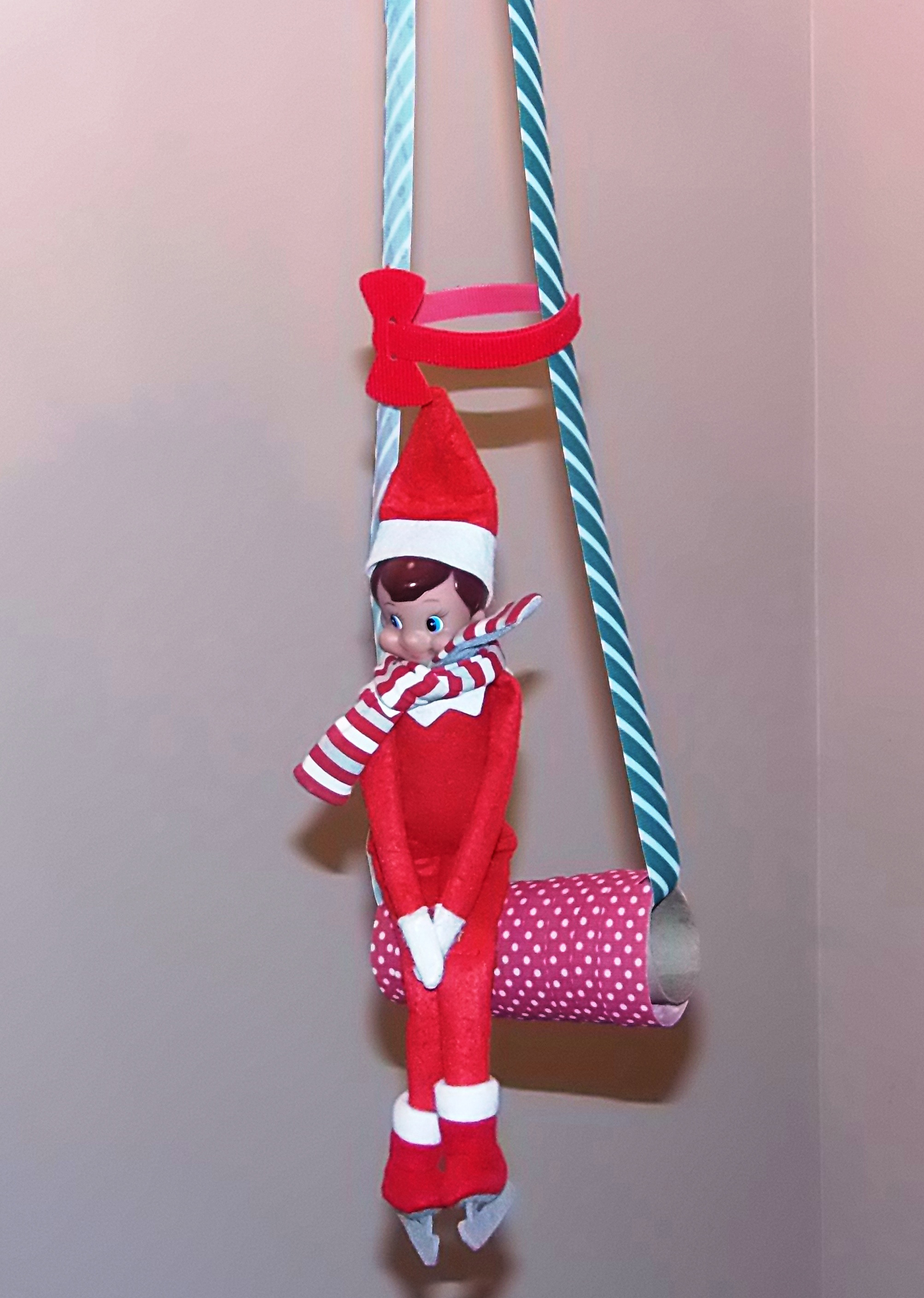 VELCRO®-Brand-Holiday-Wrapping-DIY